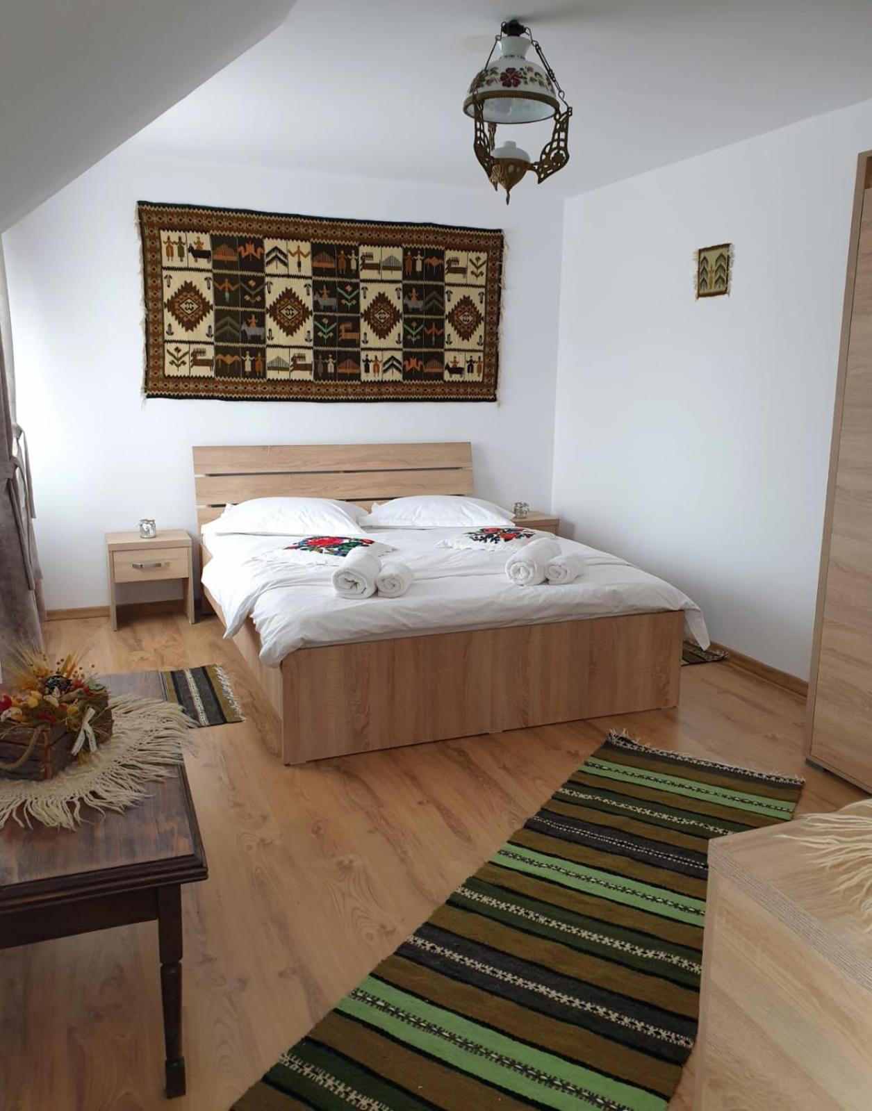 Casa Tomșa Bed & Breakfast Rozavlea Cameră foto