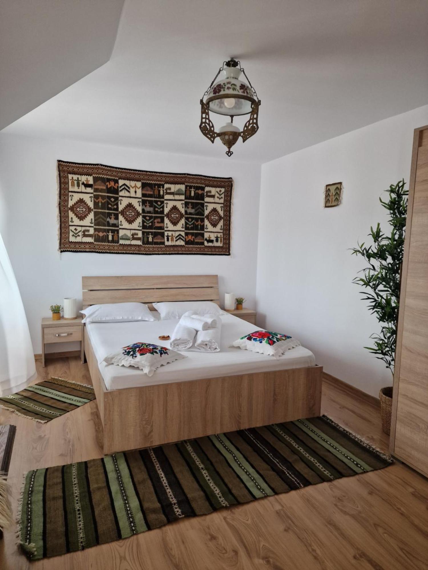 Casa Tomșa Bed & Breakfast Rozavlea Exterior foto